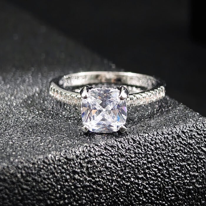 Exquisite Elegant Simple Niche Women's Ring